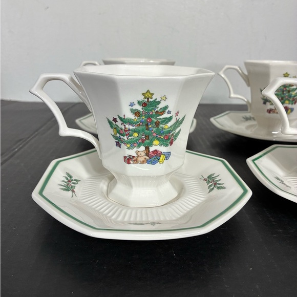 Nikko Christmastime Octagon Tea Cups & Saucers 4 sets - Picture 5 of 8